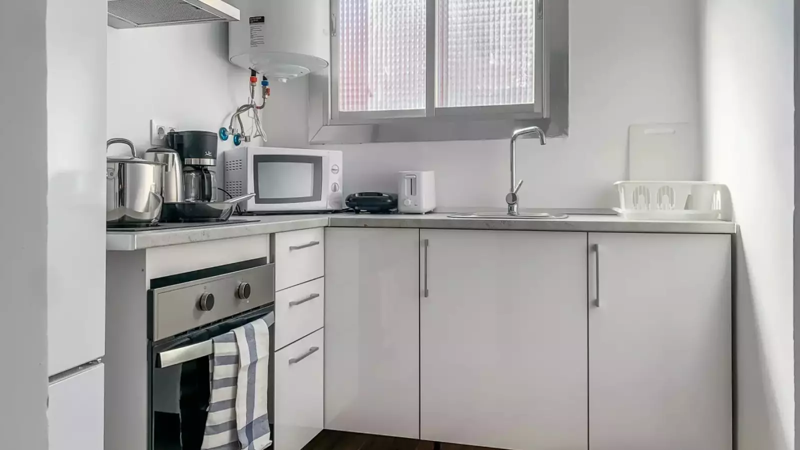 Furnished room in a 5-person shared flat in L'Hospitalet · 4