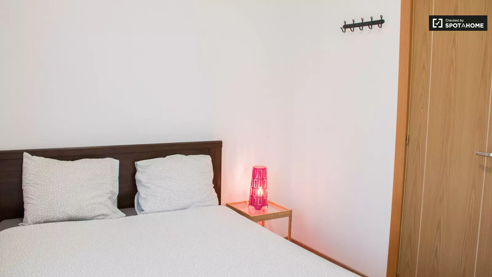 Furnished room in a 3-person shared flat in Ciutat Vella · 4