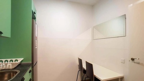 Room in a 6-person shared flat in Eixample · 3