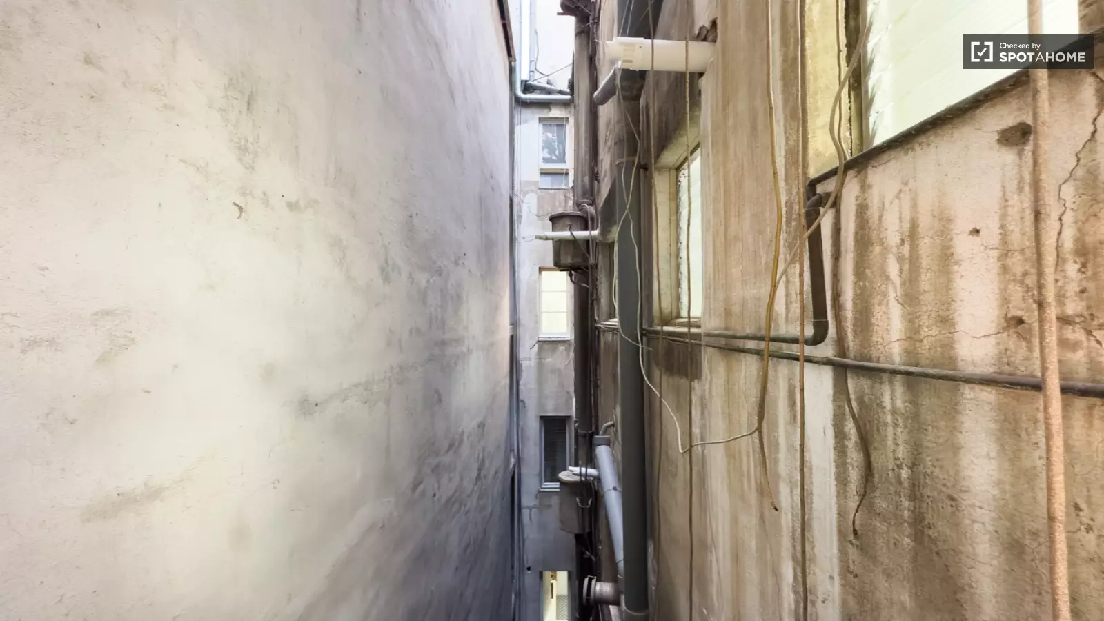 Habitación amueblada en piso compartido de 6 personas en Gràcia · 3
