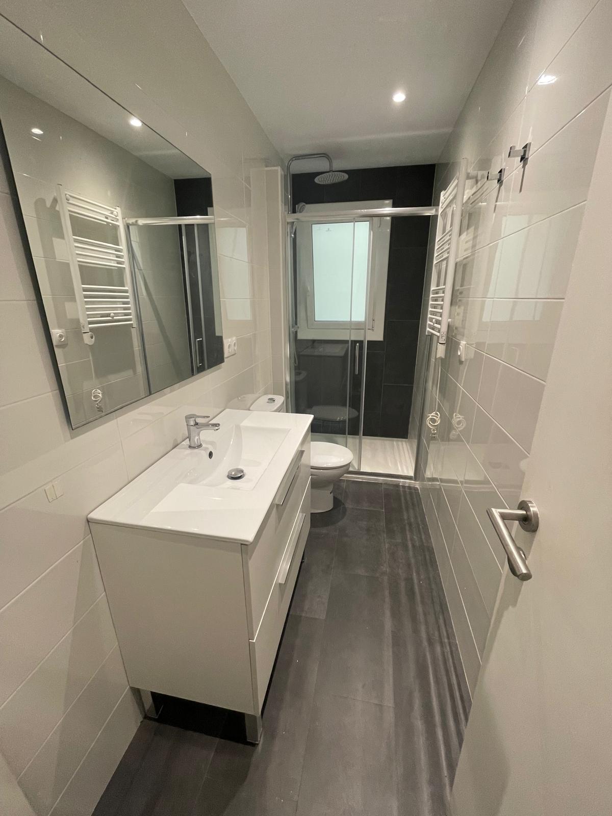 3-bedroom flat in Esplugues, 60 m² · 4