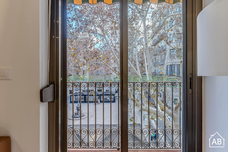 Furnished 4-bedroom flat in Ciutat Vella, 55 m² · 2