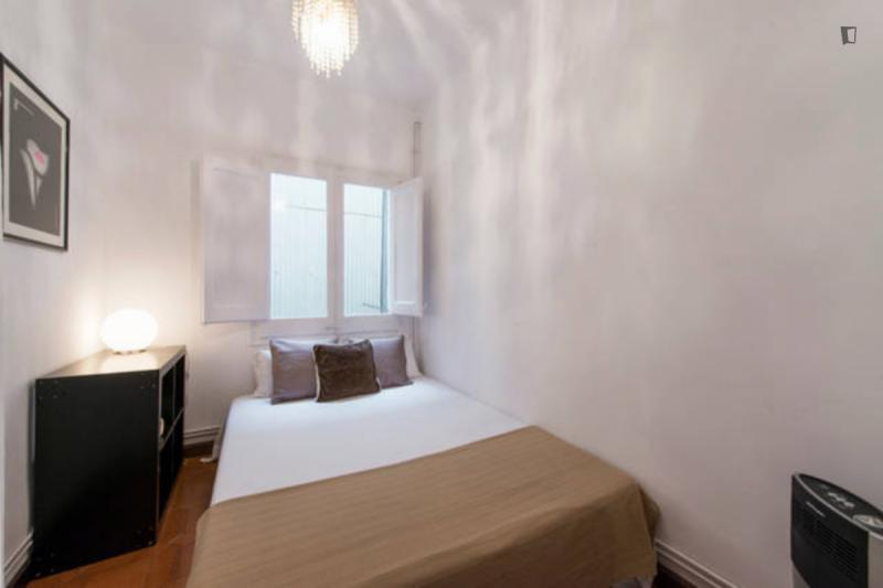 Furnished 3-bedroom flat in Horta-Guinardó · 4