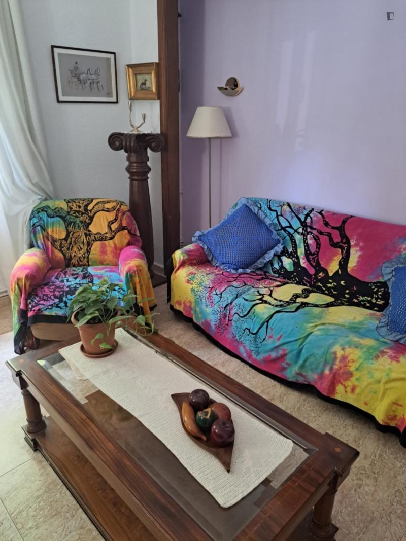 Habitación amueblada en piso compartido de 4 personas en Eixample · 4