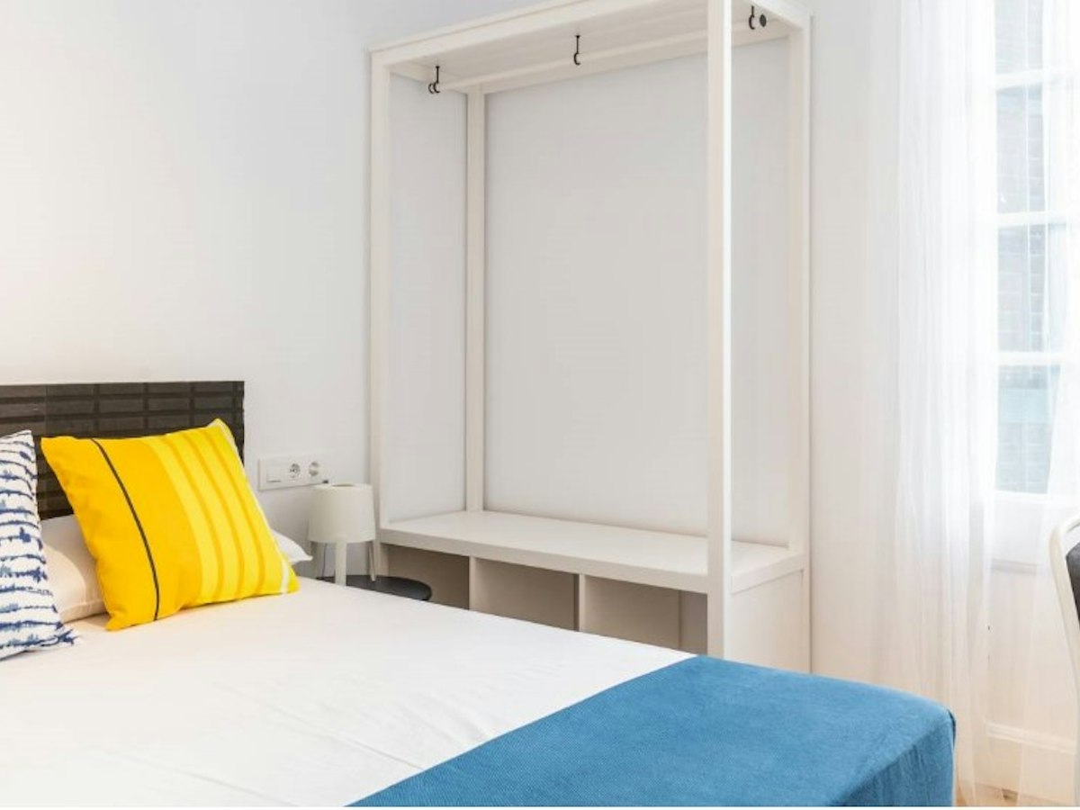 Furnished room in a 6-person shared flat in L'Hospitalet