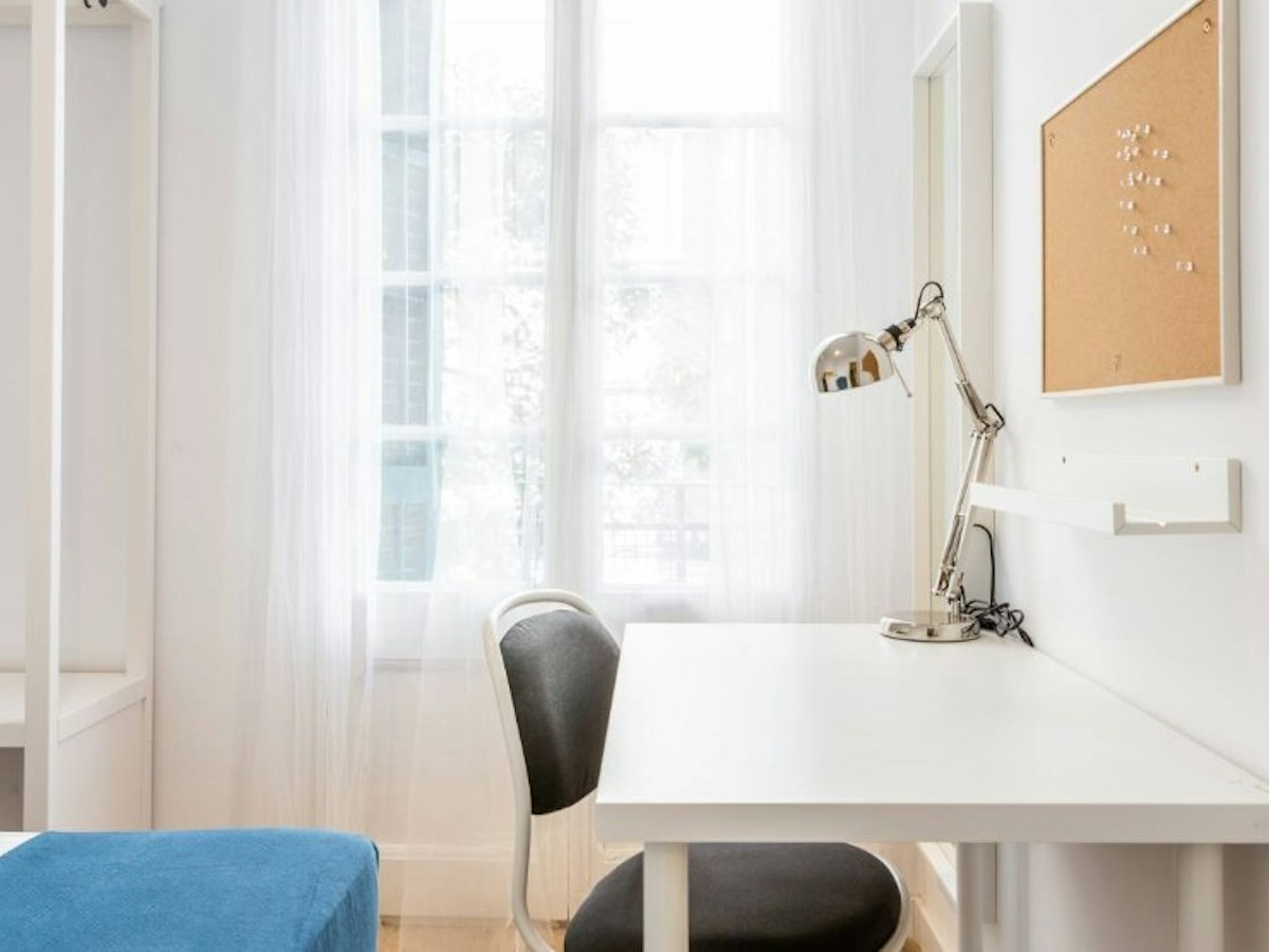 Furnished room in a 6-person shared flat in L'Hospitalet · 2