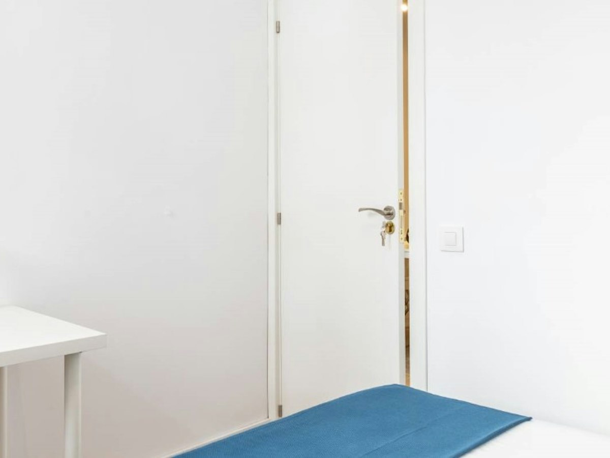 Furnished room in a 6-person shared flat in L'Hospitalet · 3