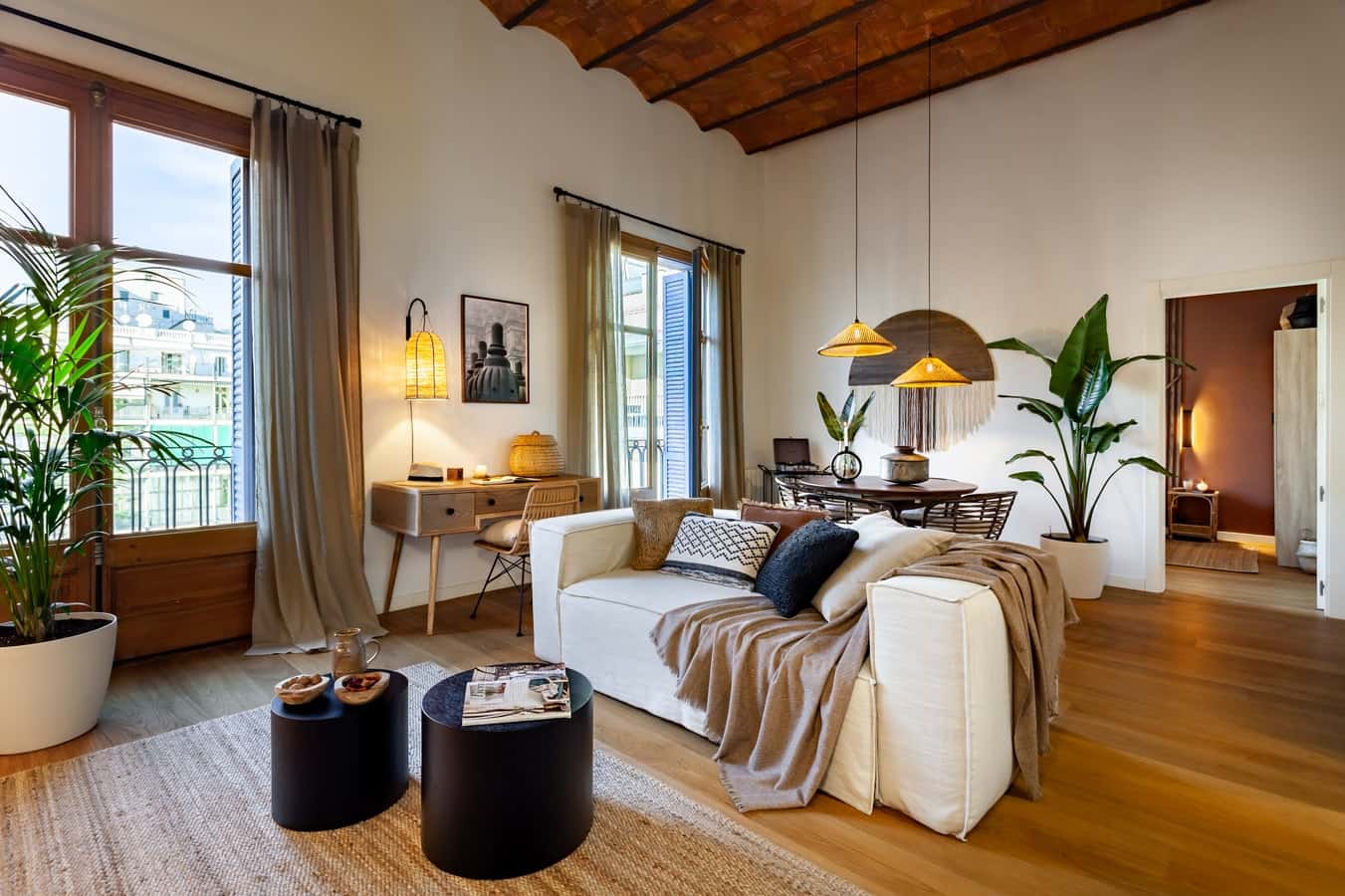 Furnished 2-bedroom flat in Eixample, 99 m² · 2