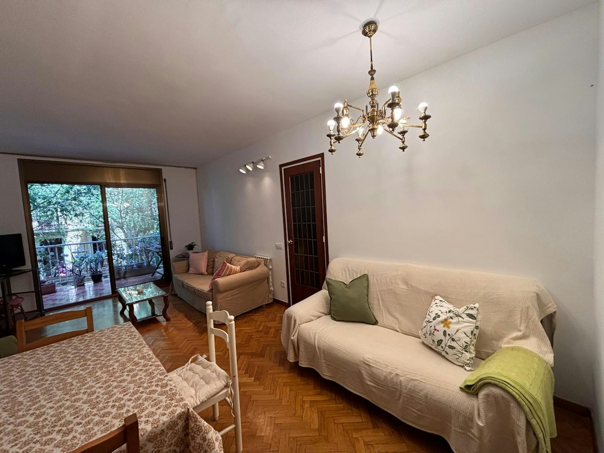 Furnished room in a 5-person shared flat in Sants-Montjuïc · 2