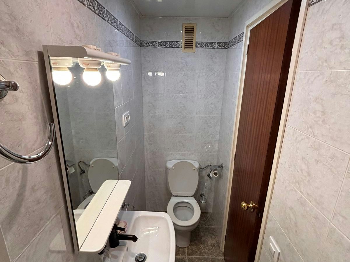 Furnished room in a 5-person shared flat in Sants-Montjuïc · 3