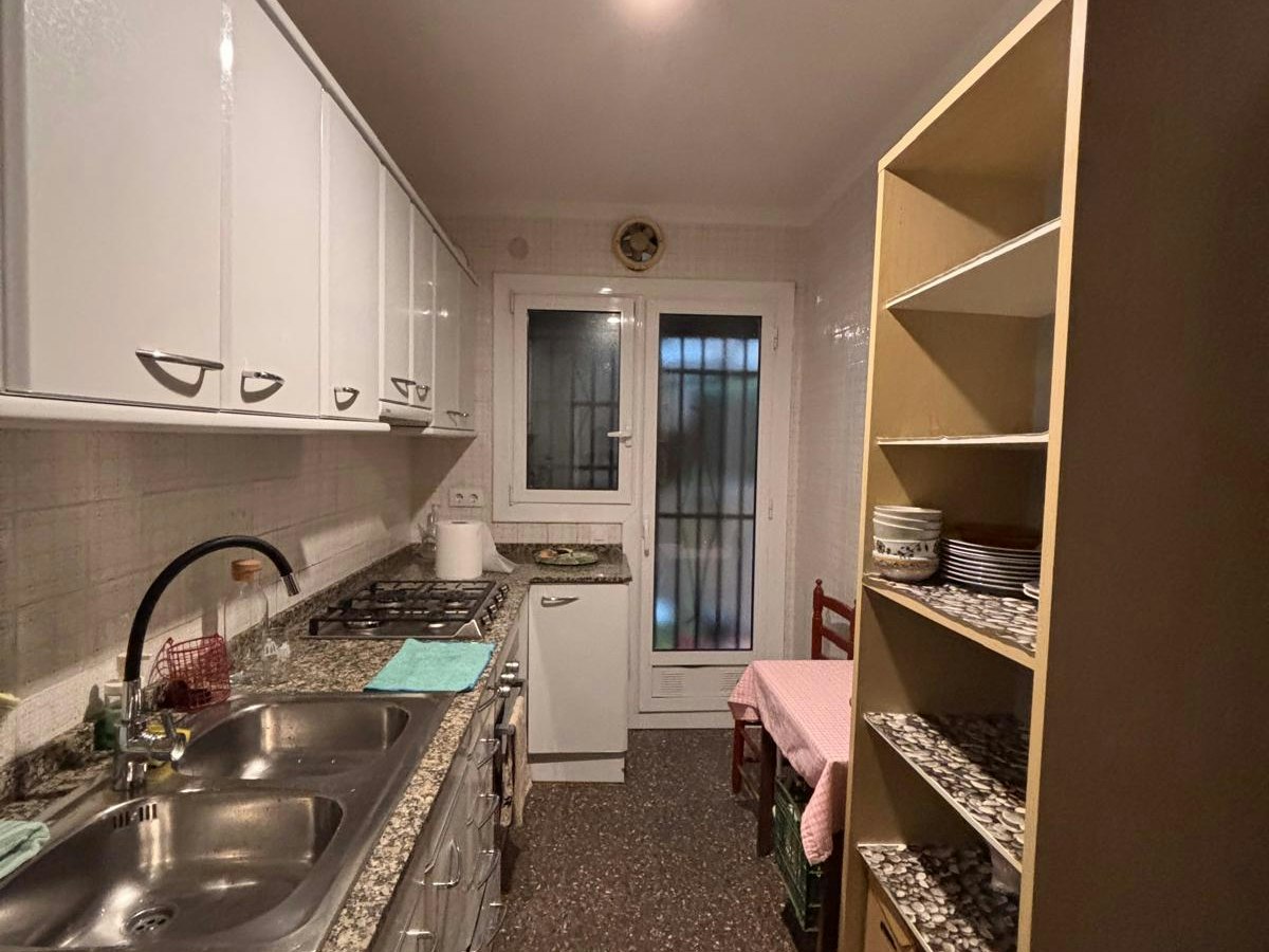 Furnished room in a 5-person shared flat in Sants-Montjuïc · 4