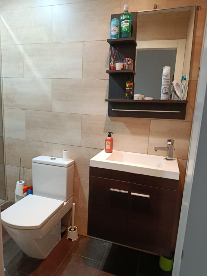 Furnished room in a 2-person shared flat in L'Hospitalet · 3