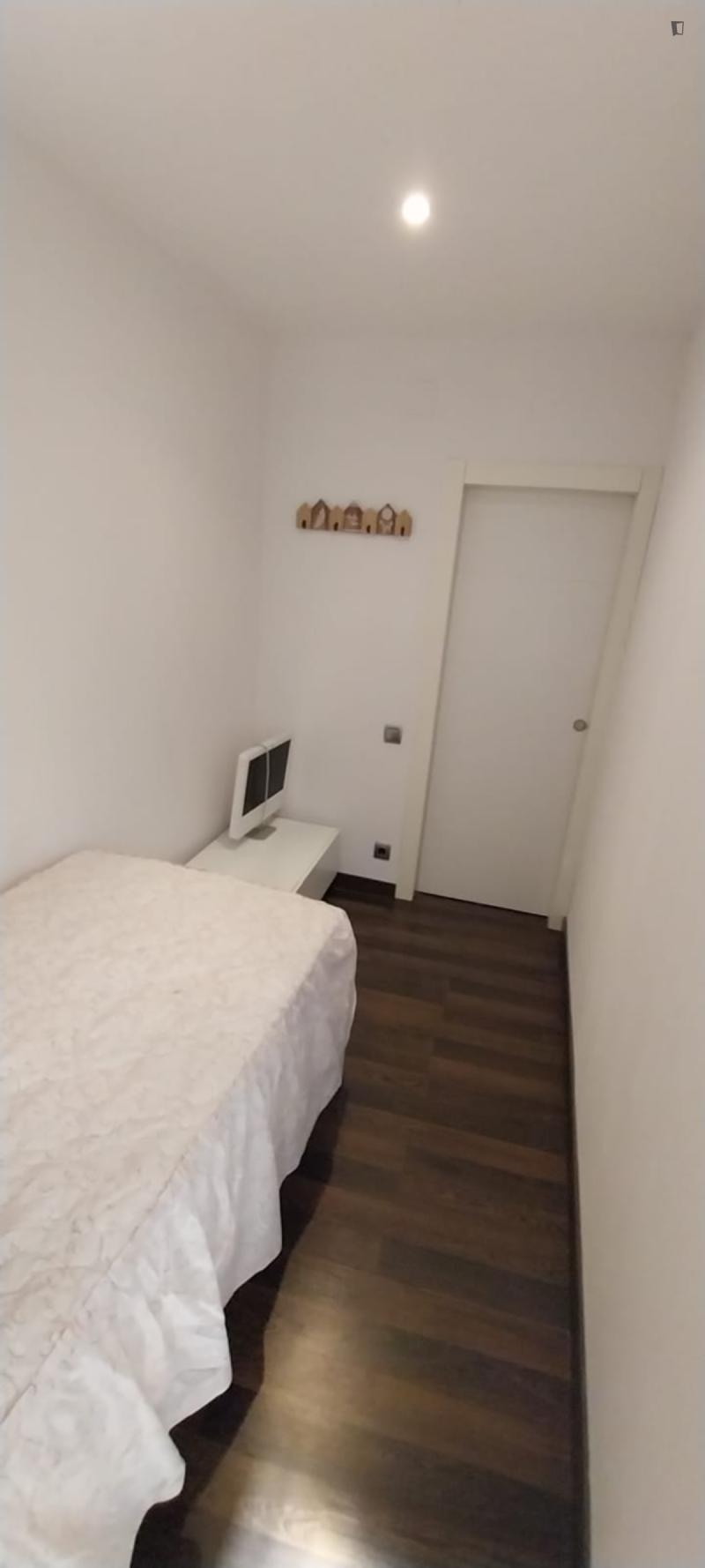 Furnished room in a 2-person shared flat in L'Hospitalet · 4