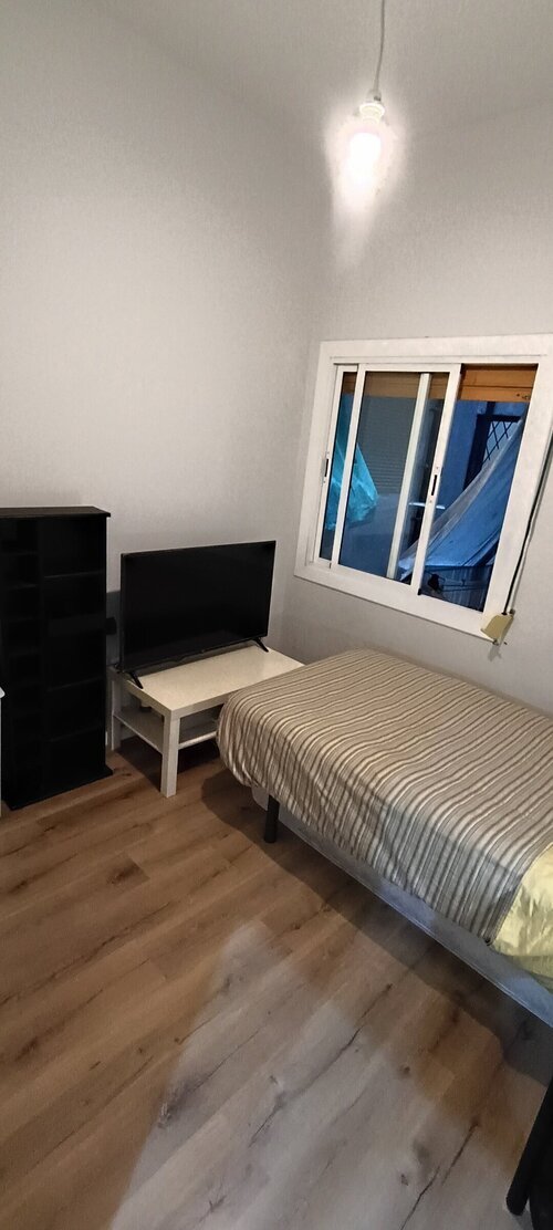 Room in a 4-person shared flat in Sants-Montjuïc · 2