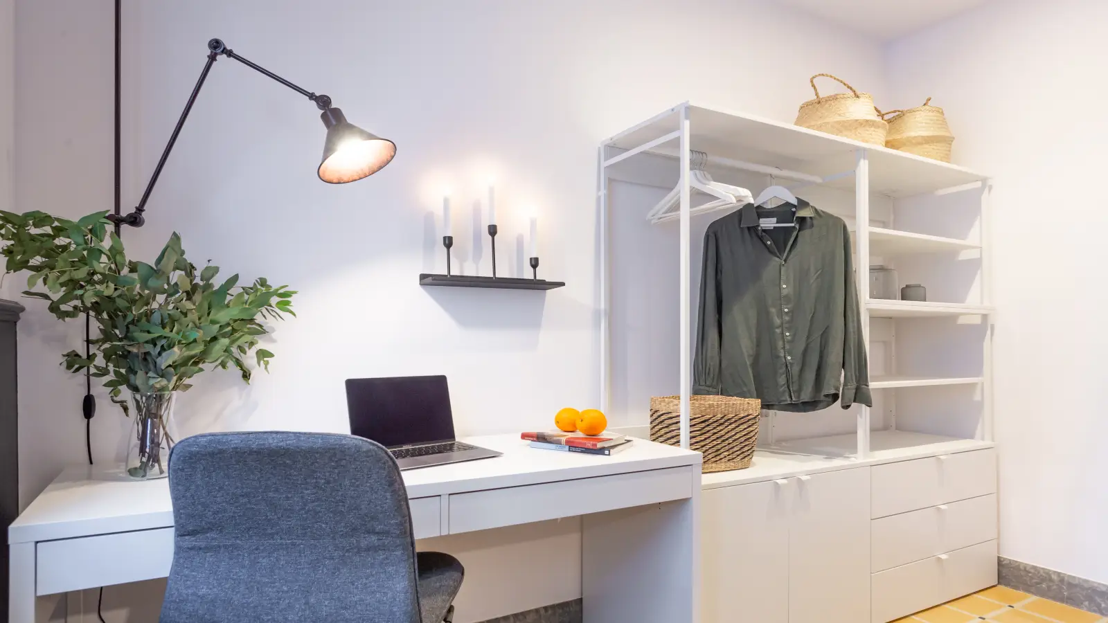 Habitación amueblada en piso compartido de 15 personas en Gràcia · 3