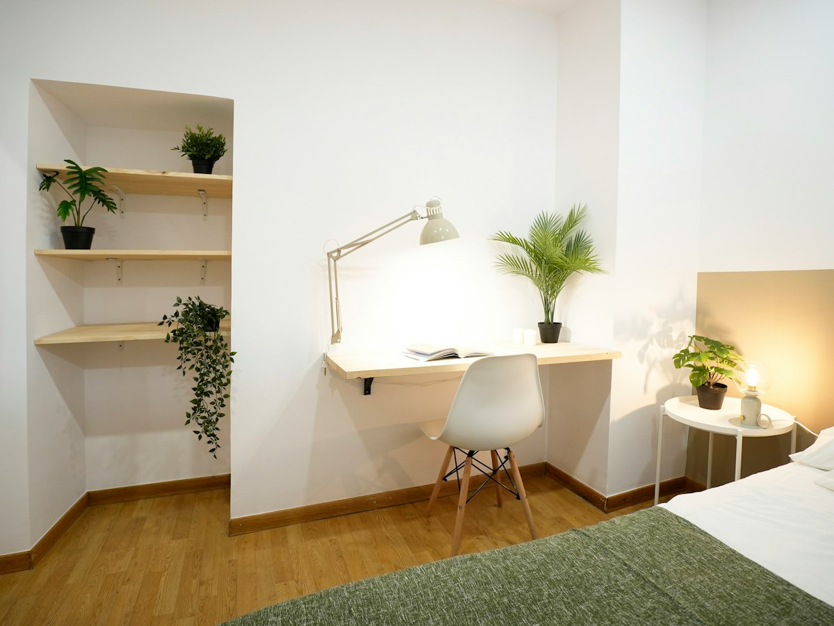 Furnished room in a 5-person shared flat in Ciutat Vella · 3