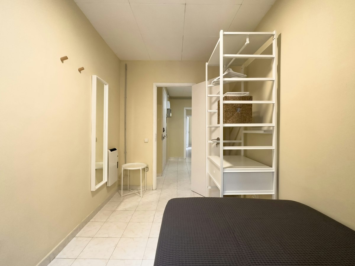 Furnished room in a 5-person shared flat in Sants-Montjuïc · 2