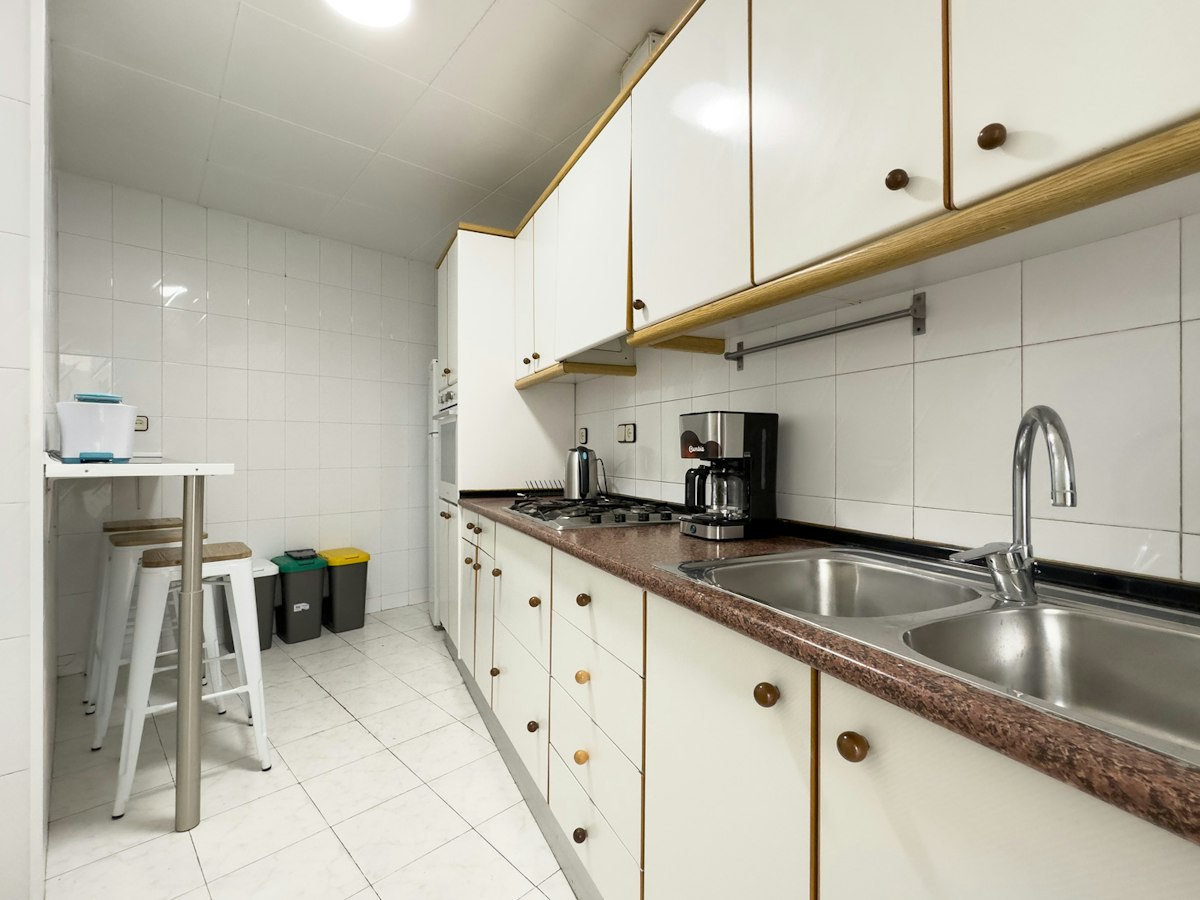 Furnished room in a 5-person shared flat in Sants-Montjuïc · 3
