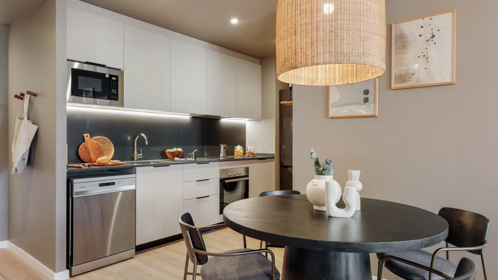 Furnished 2-bedroom flat in Eixample, 64 m² · 4