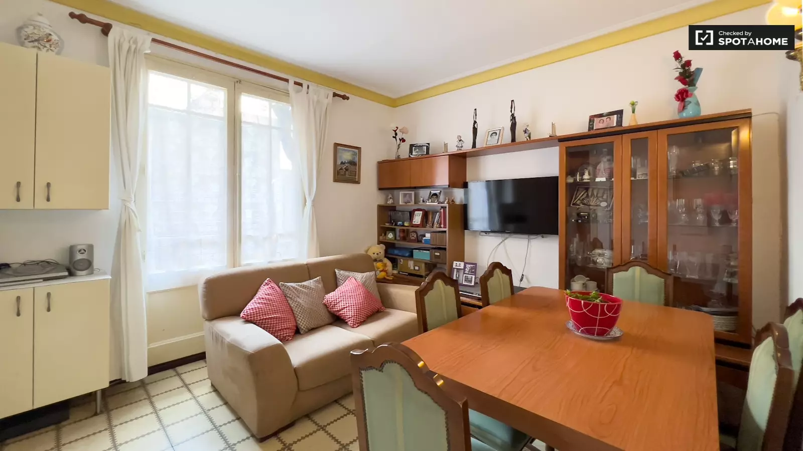 Habitación amueblada en piso compartido en Eixample · 4
