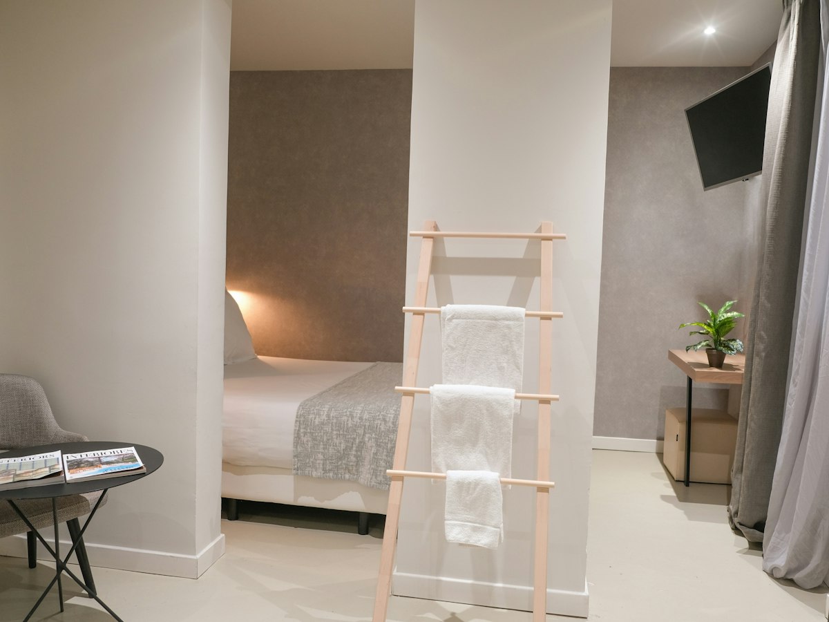 Furnished room in a 3-person shared flat in Ciutat Vella · 2