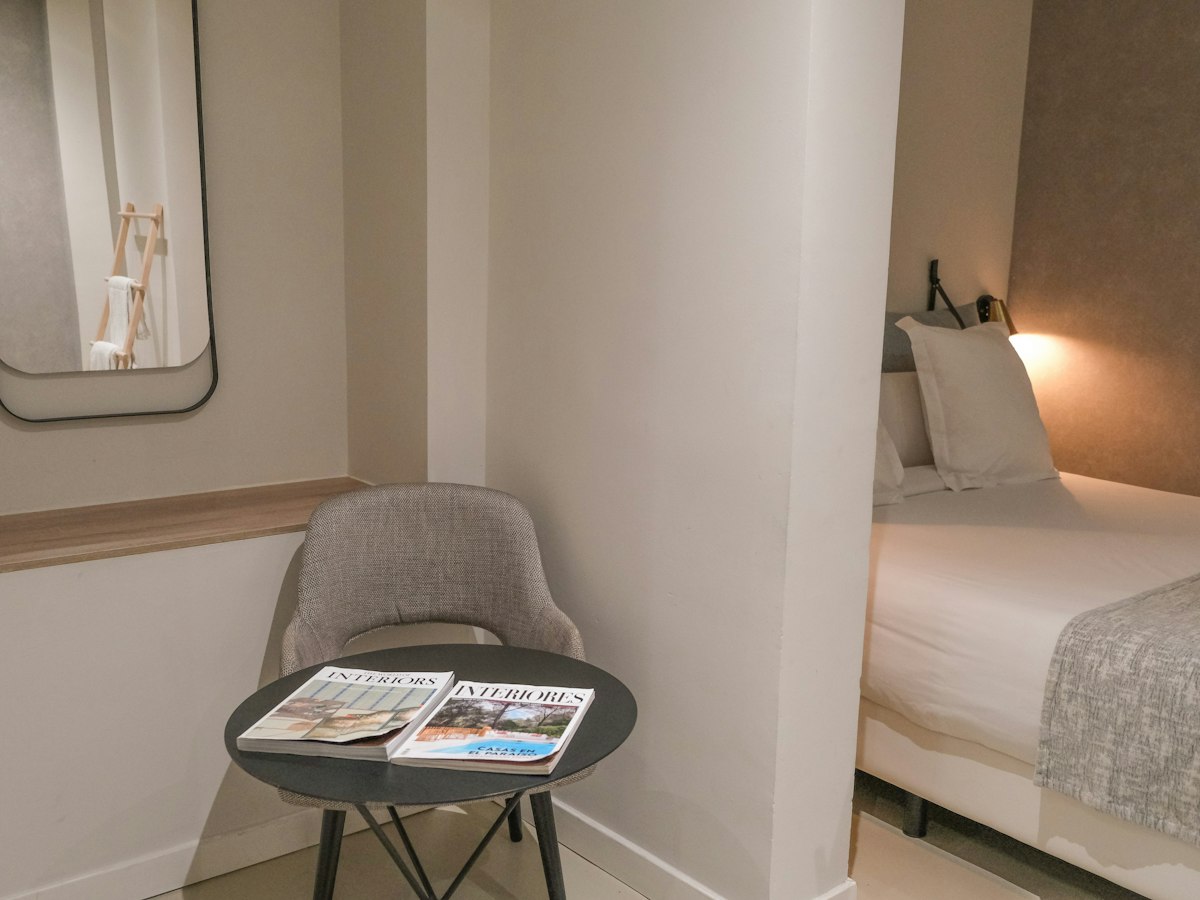 Furnished room in a 3-person shared flat in Ciutat Vella · 3