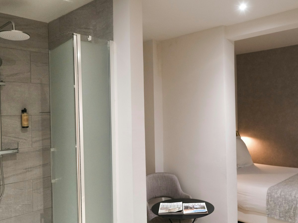 Furnished room in a 3-person shared flat in Ciutat Vella · 4