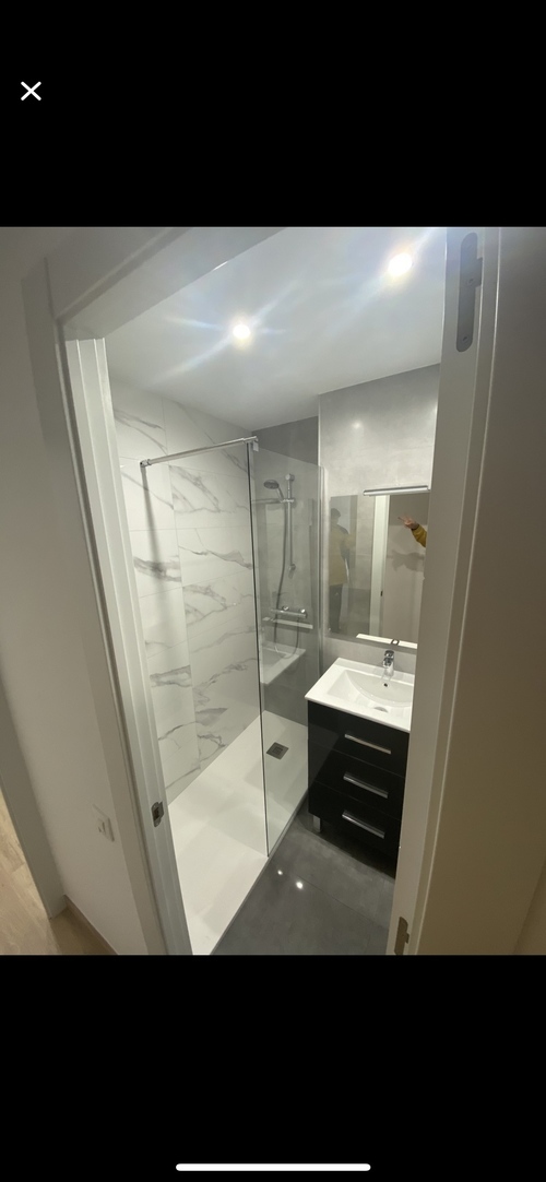 Habitación en piso compartido de 3 personas en Eixample · 2