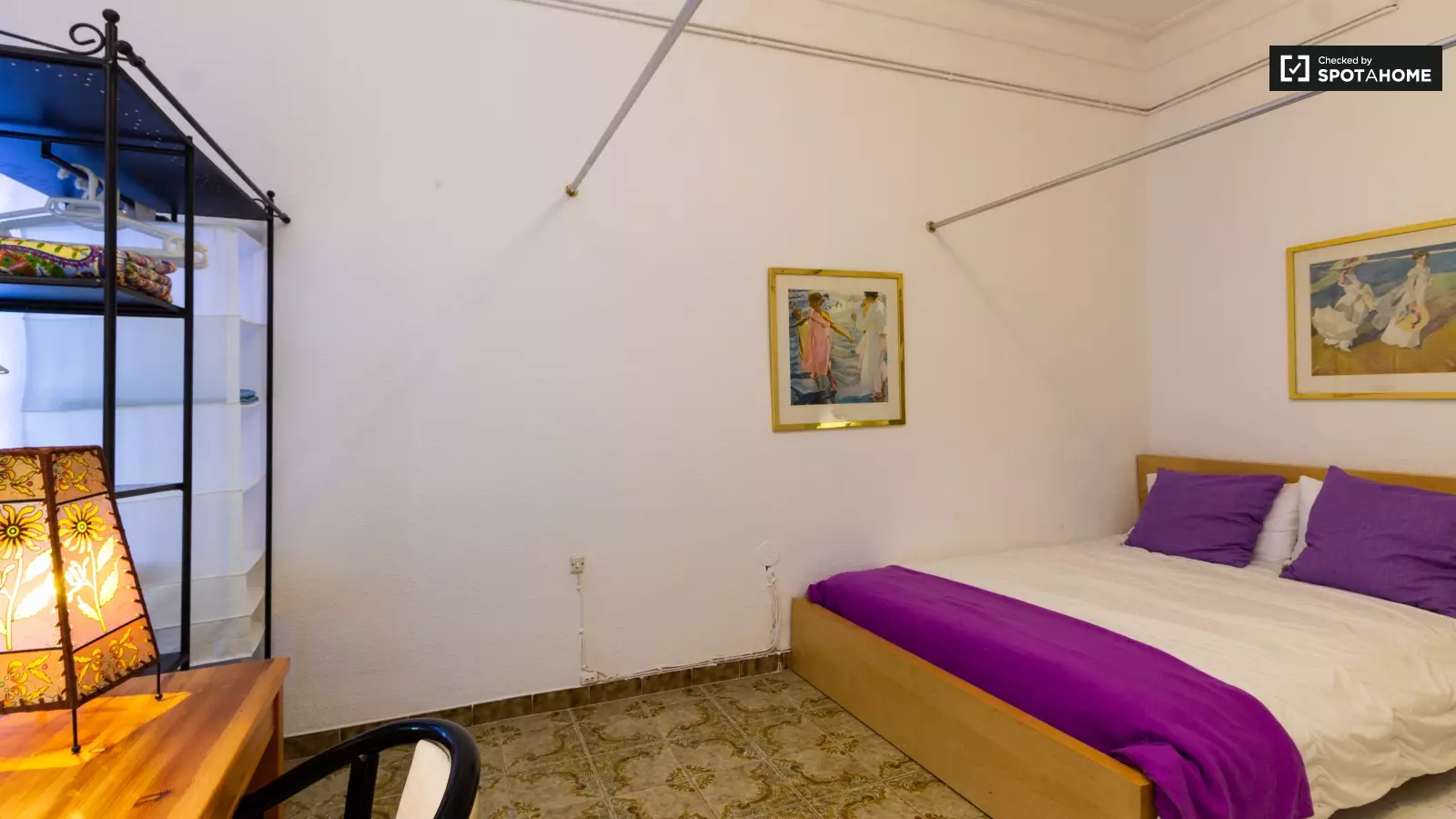 Furnished room in a shared flat in Ciutat Vella · 2