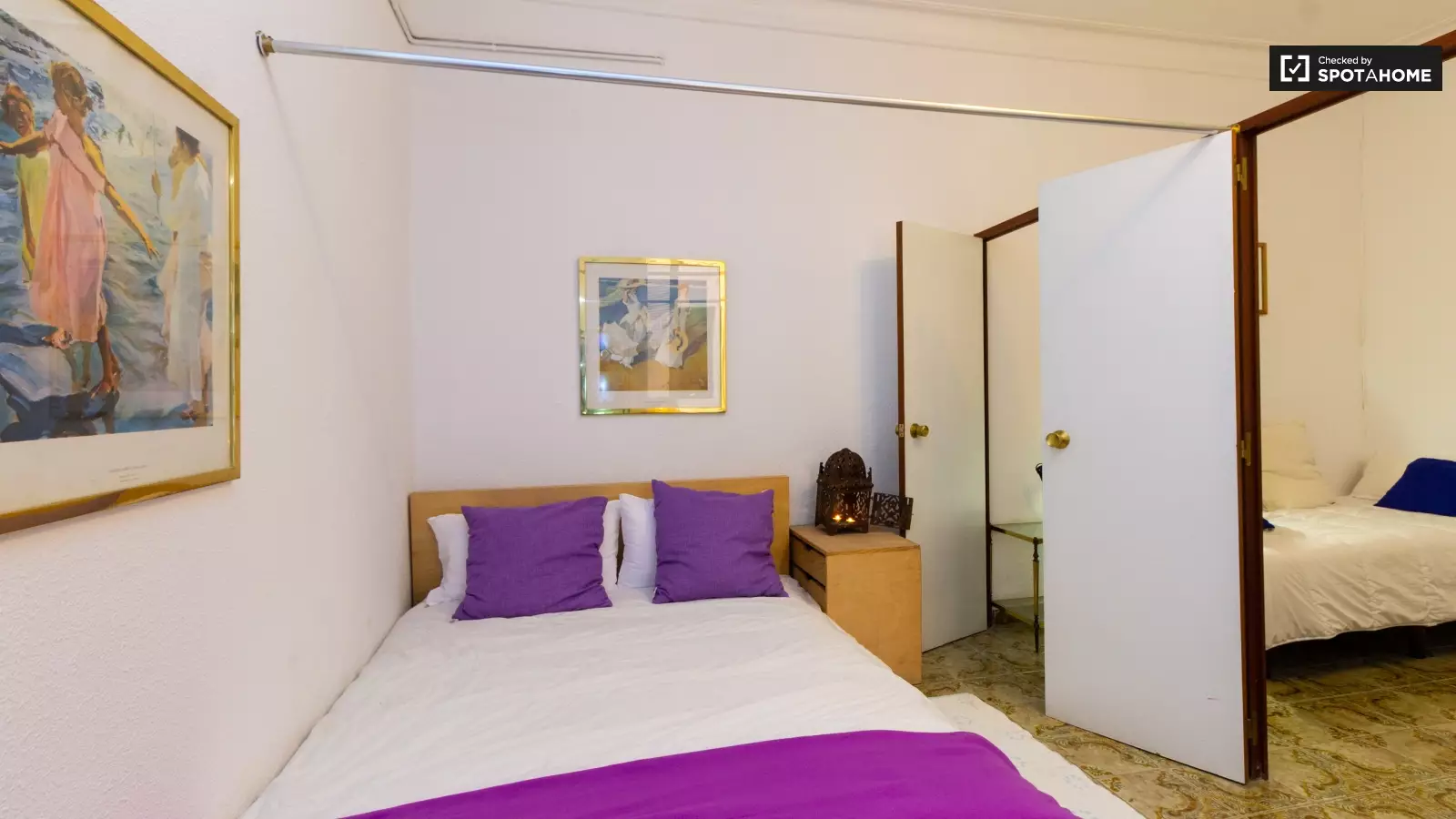 Furnished room in a shared flat in Ciutat Vella · 3