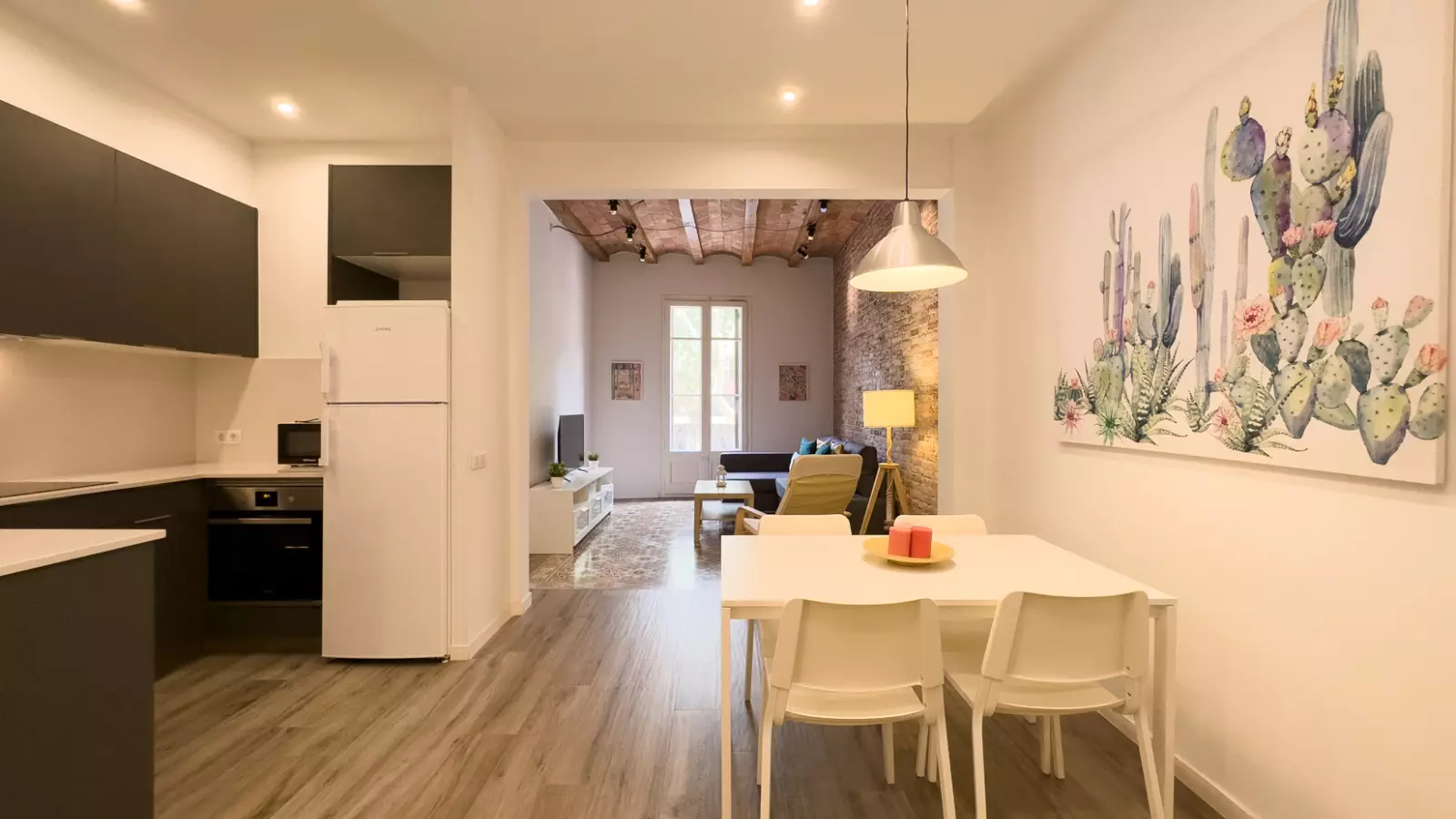 Piso de 2 dormitorios amueblado en Eixample, 75 m² · 2