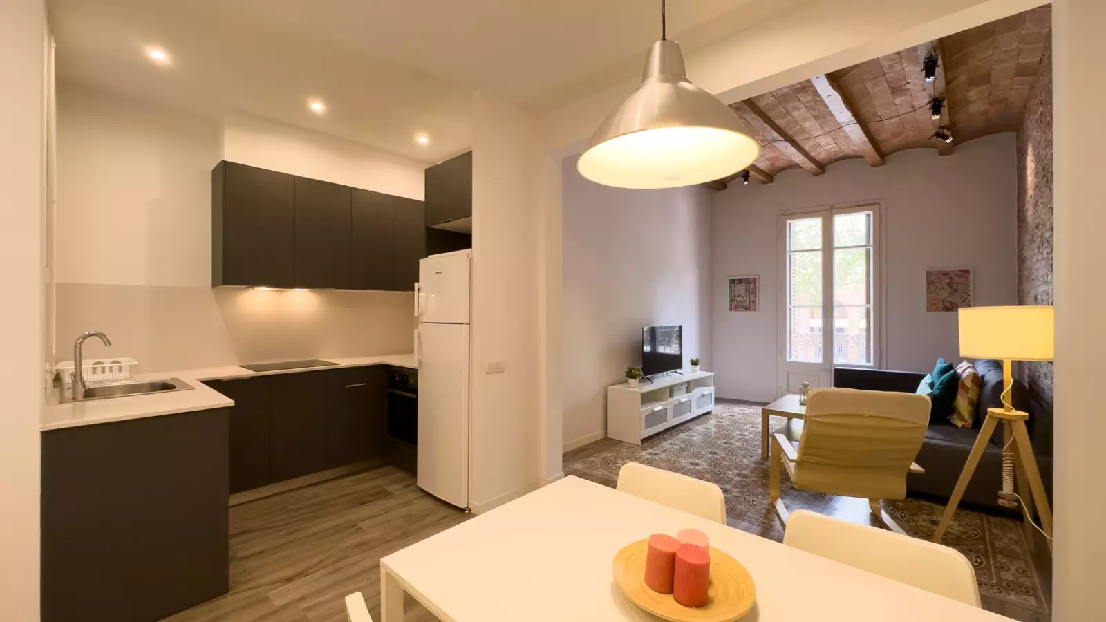 Piso de 2 dormitorios amueblado en Eixample, 75 m² · 3