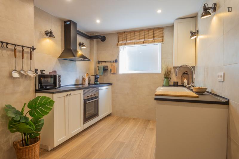 Furnished room in a 7-person shared flat in Sants-Montjuïc · 2