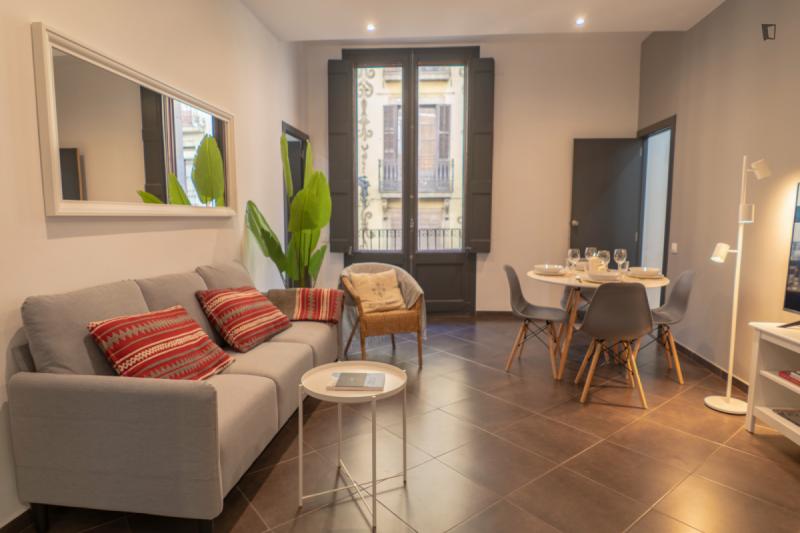 Furnished room in a 4-person shared flat in Ciutat Vella · 2