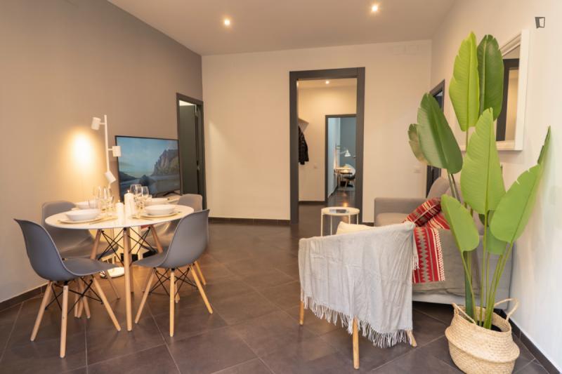 Furnished room in a 4-person shared flat in Ciutat Vella · 3