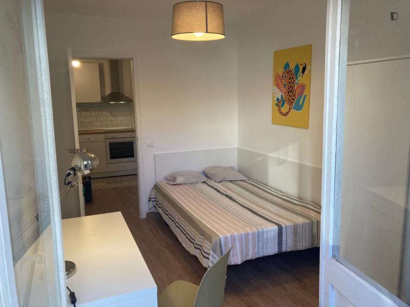 Furnished room in a 4-person shared flat in L'Hospitalet · 3