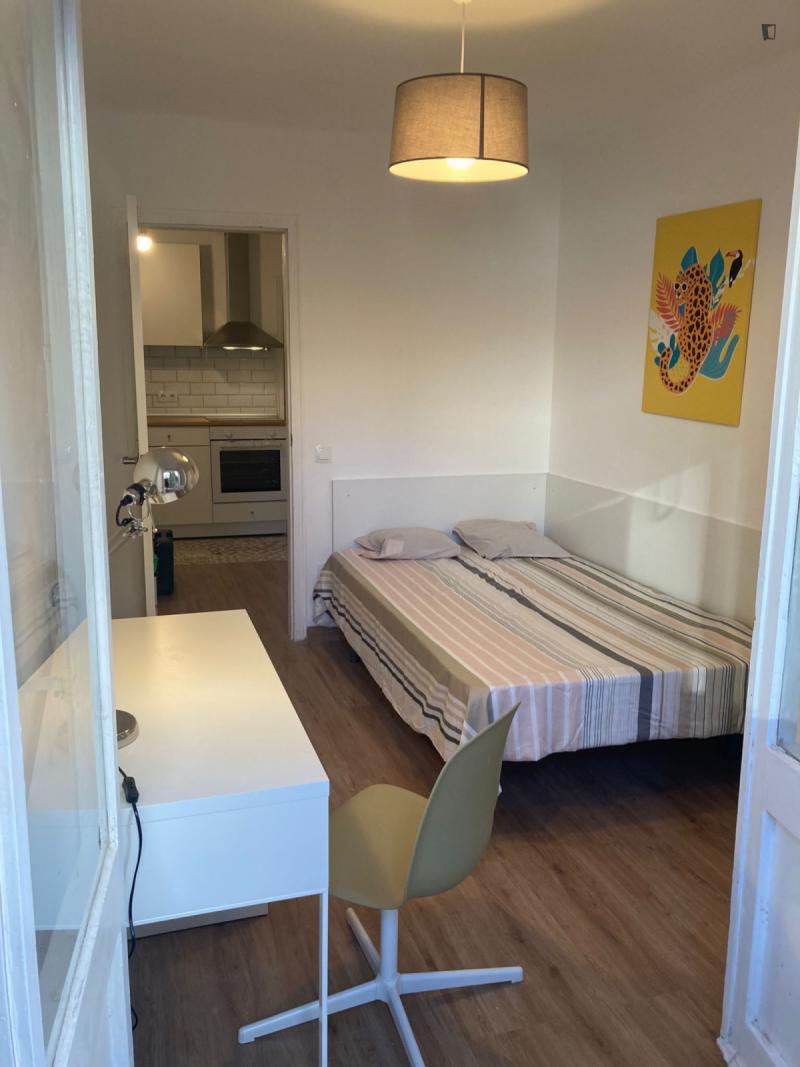 Furnished room in a 4-person shared flat in L'Hospitalet · 4