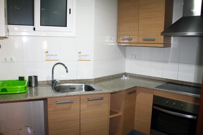 Furnished room in a 6-person shared flat in Ciutat Vella · 2