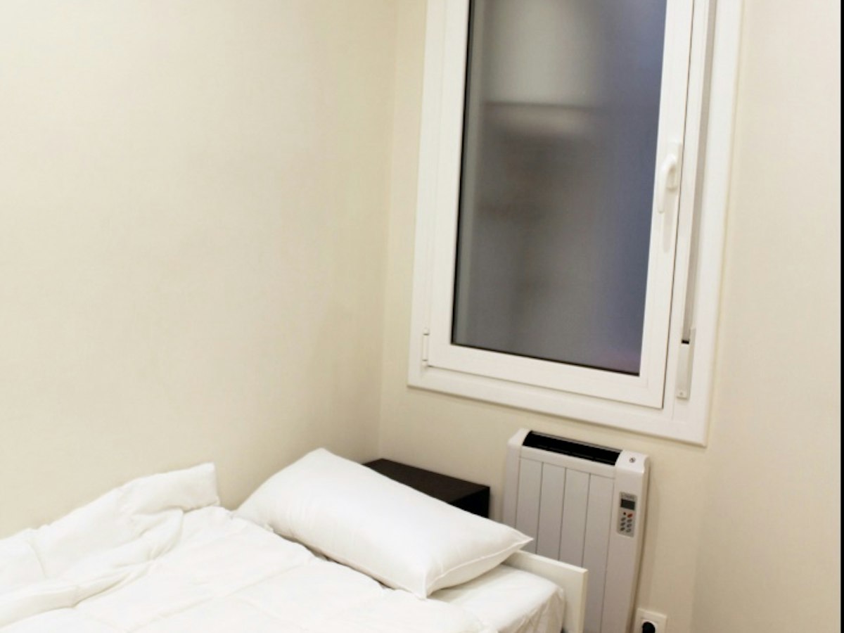 Furnished room in a 4-person shared flat in Eixample · 2