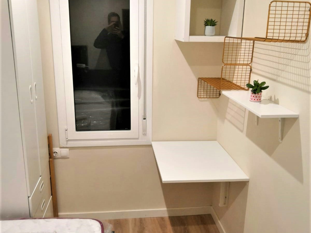 Furnished room in a 4-person shared flat in Eixample · 3