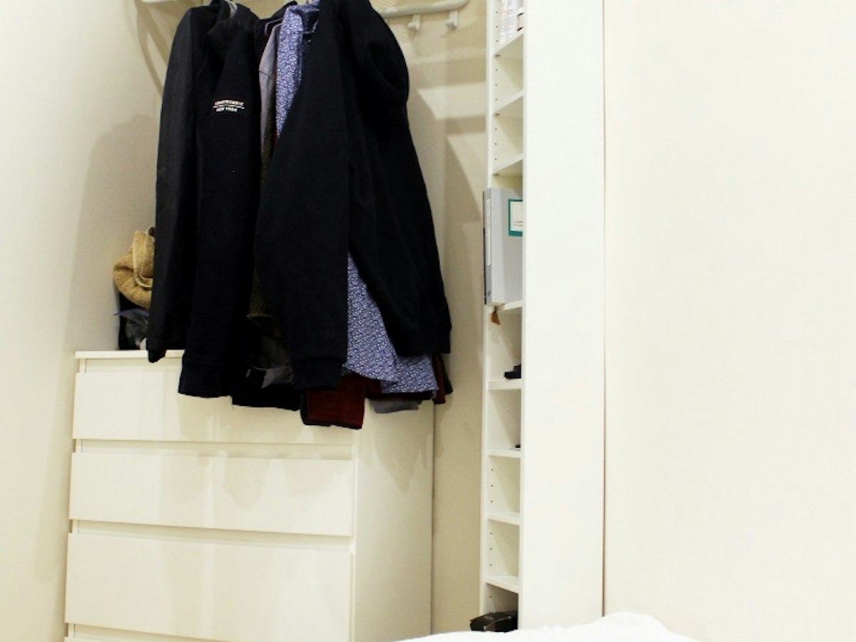 Furnished room in a 4-person shared flat in Eixample · 4