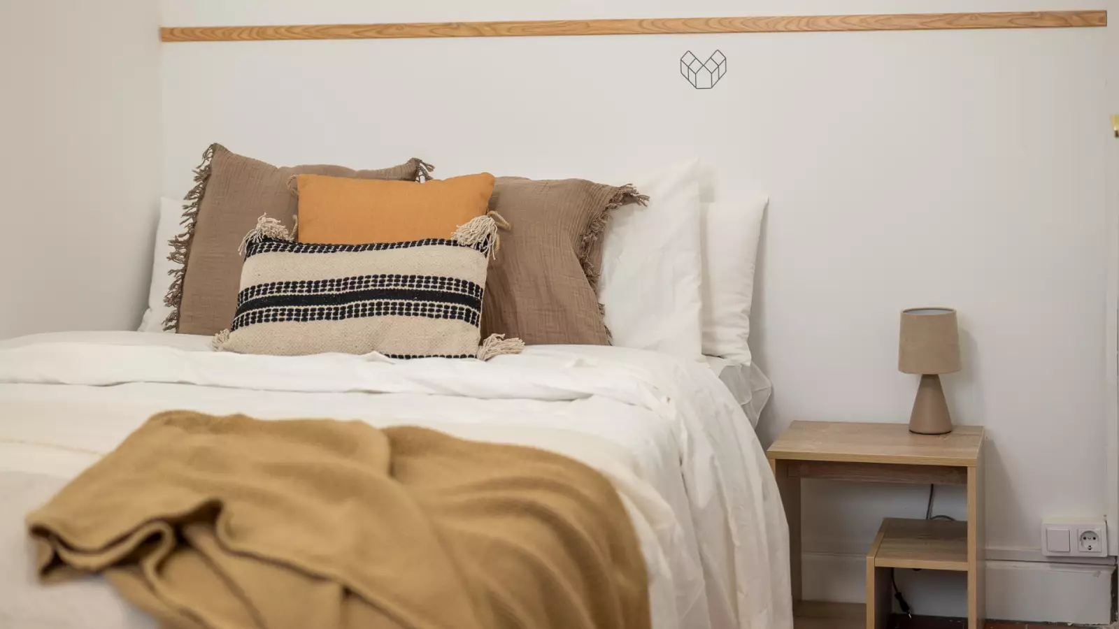 Furnished room in a 5-person shared flat in Ciutat Vella · 4