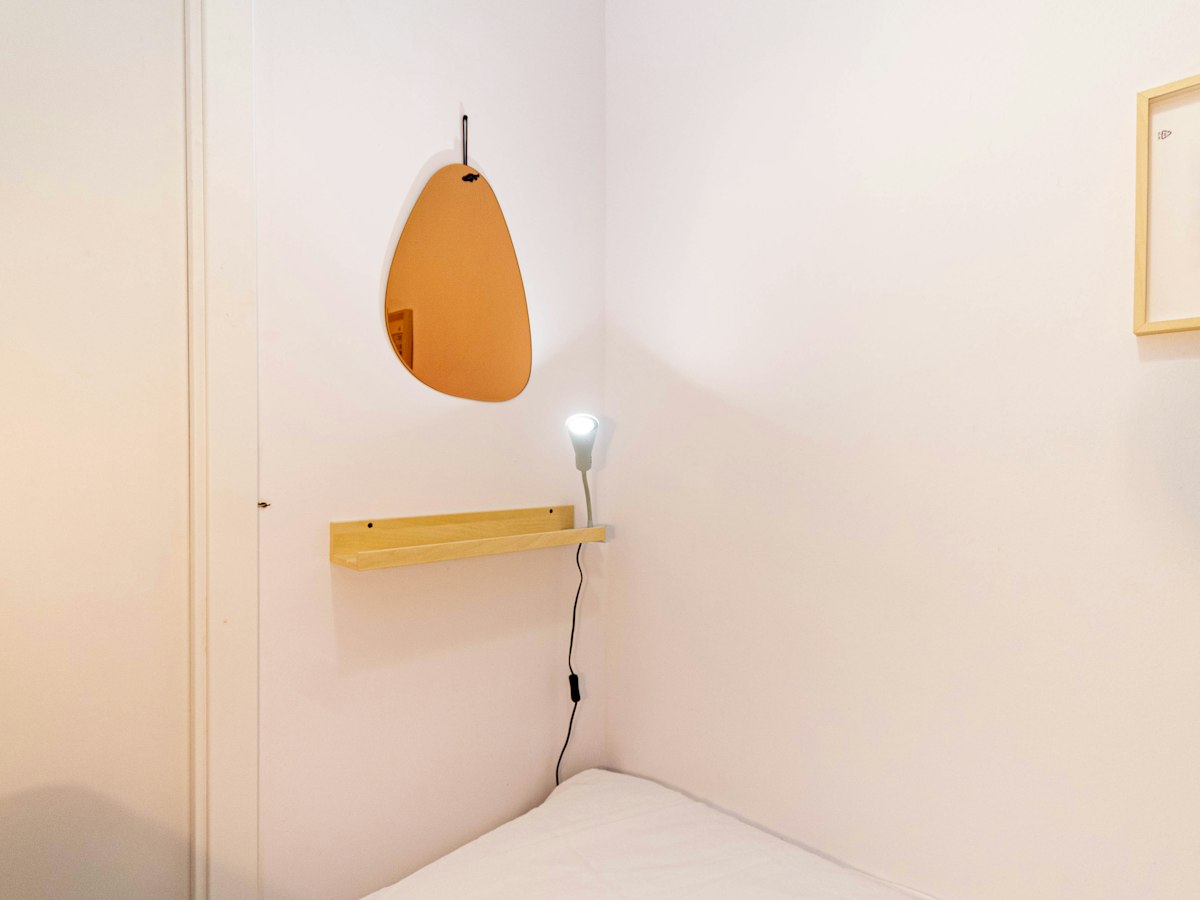 Habitación amueblada en piso compartido de 6 personas en Sarrià–Sant Gervasi · 3