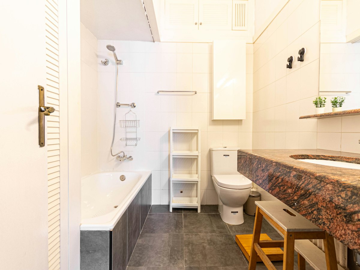 Habitación amueblada en piso compartido de 6 personas en Sarrià–Sant Gervasi · 4