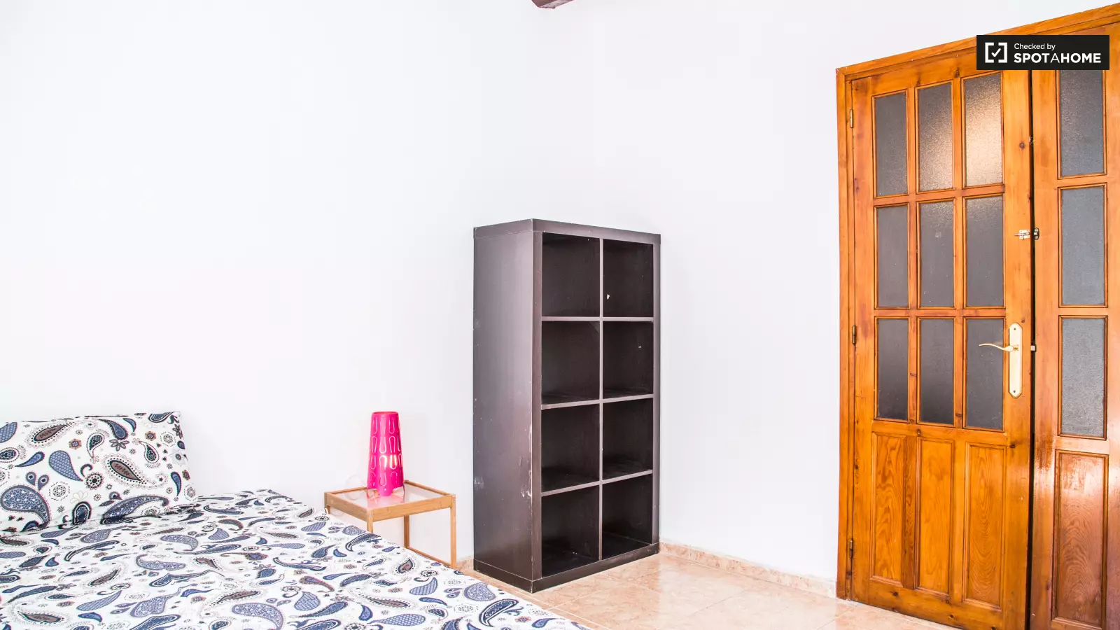 Habitación amueblada en piso compartido en Ciutat Vella · 3