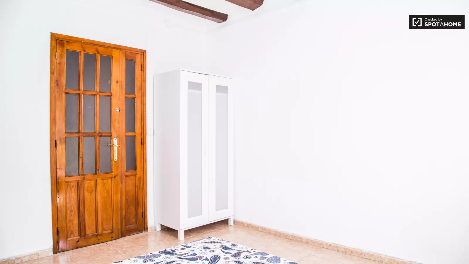 Habitación amueblada en piso compartido en Ciutat Vella · 4