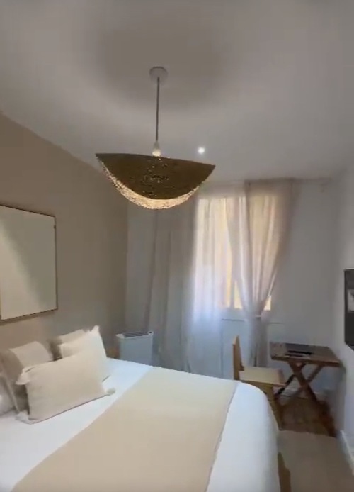 Room in a 4-person shared flat in Ciutat Vella · 4