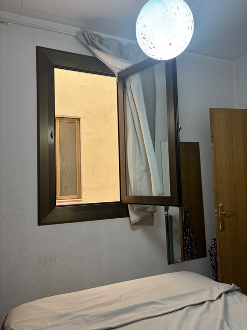 Room in a 3-person shared flat in Sants-Montjuïc · 2