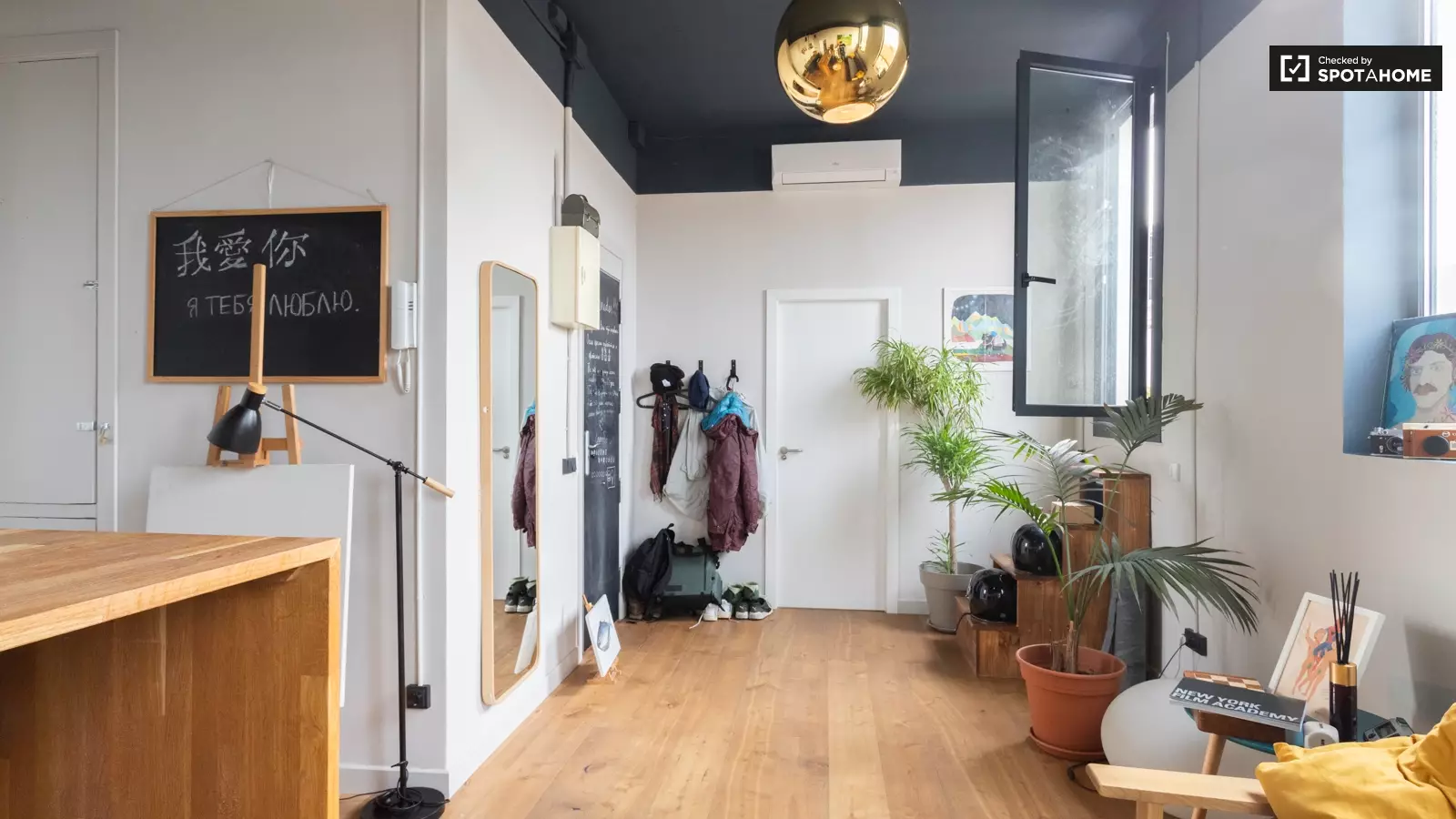 Piso de 1 dormitorio amueblado en Ciutat Vella, 50 m² · 4