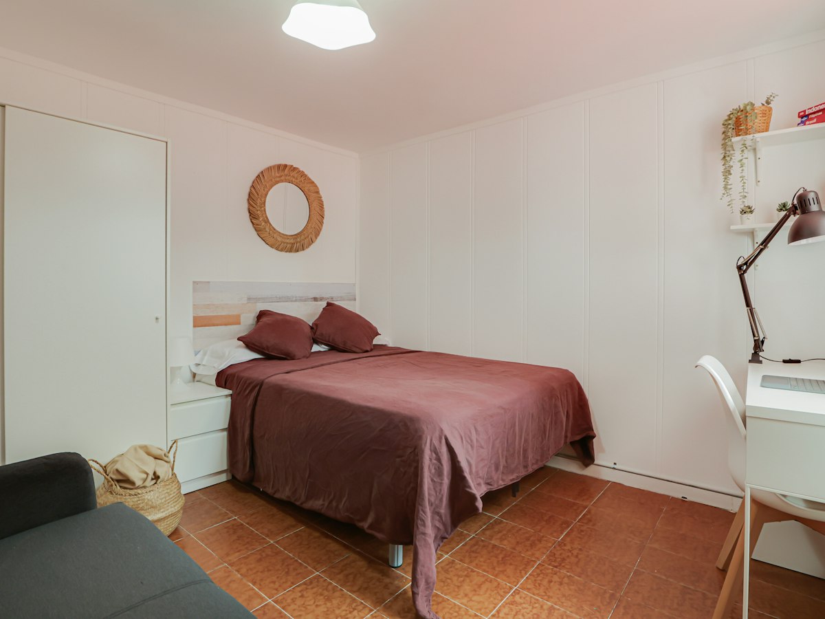Habitación amueblada en piso compartido de 20 personas en Gràcia · 4